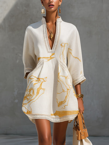 Elegante minivestido de renda com decote em V