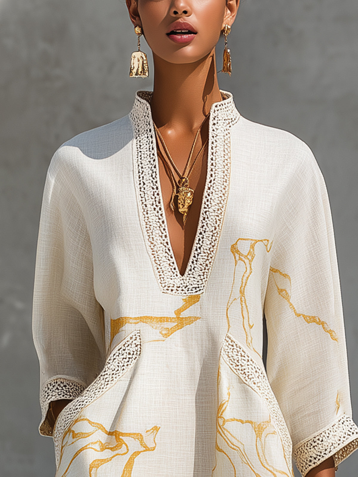 Elegante minivestido de renda com decote em V