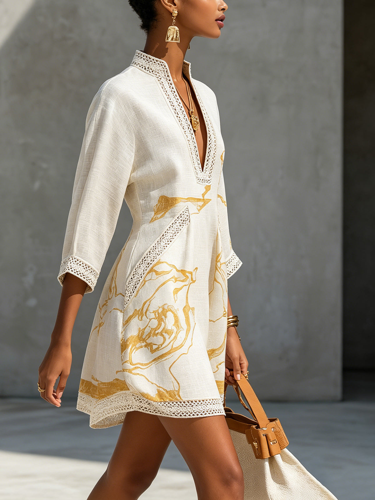 Elegante minivestido de renda com decote em V