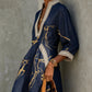 Elegante minivestido de renda com decote em V