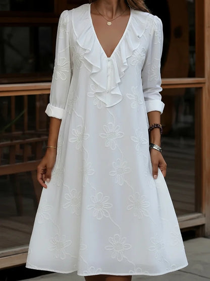 Vestido vintage com decote em V e folhos, bordado com flores