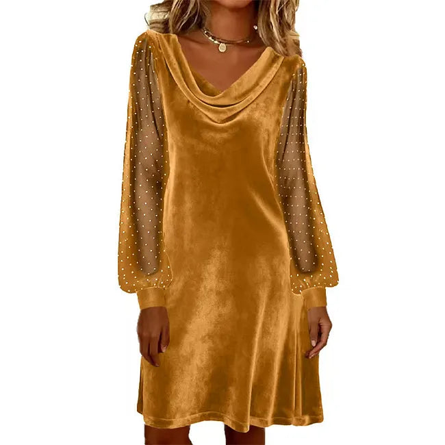Vestido feminino elegante de malha, com lapelas e comprimento até o joelho.