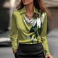 Elegante camisa de cetim com decote drapeado