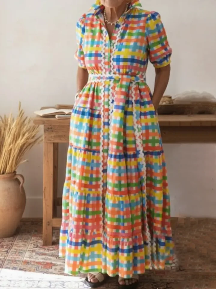 Vestido camiseiro com gola e estampado artístico de quadrados coloridos
