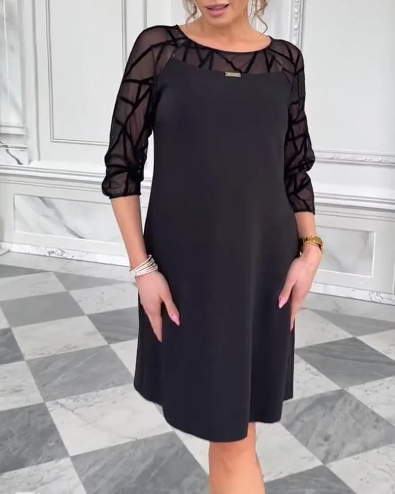 Vestido elegante com decote redondo