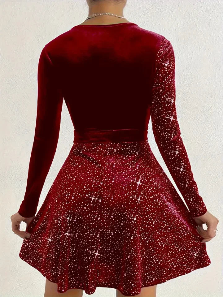 Vestido elegante em veludo com decote em V