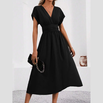 Vestido de menina com decote em V e modelagem ajustada