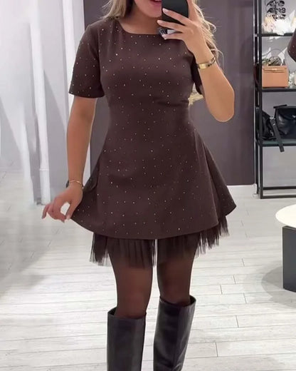 Vestido elegante com detalhes em tule