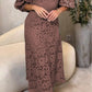 Vestido de mulher de renda vazada com mangas abalonadas e decote redondo