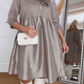 Vestido solto com estampado floral tridimensional e gola redonda