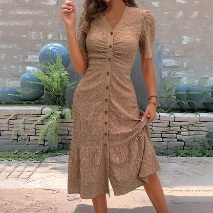 Elegante vestido midi de renda com decote em V, mangas abalonadas e folhos.