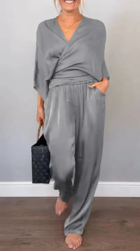 Conjunto de blusa e calças para menina com decote em V