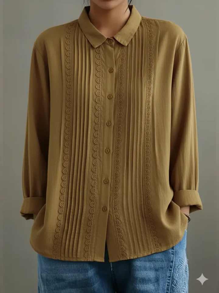 Camisa de senhora em linho e algodão com detalhes em renda e aplicações