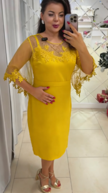 Vestido elegante com detalhes em renda para mulher