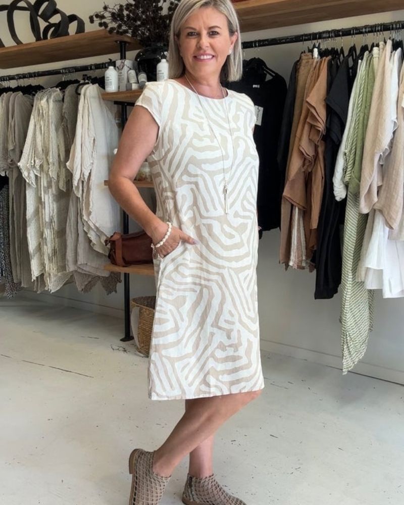 Tahlia™ - Vestido com estampado fino e gola redonda