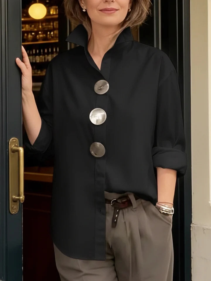 Elegante blusa em algodão e linho com gola alta e botões em metal