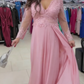 Vestido com racha e detalhes em renda
