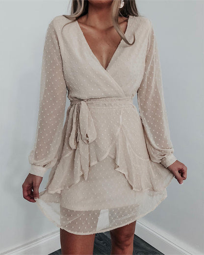 Vestido versátil com decote em V e estampado floral tridimensional