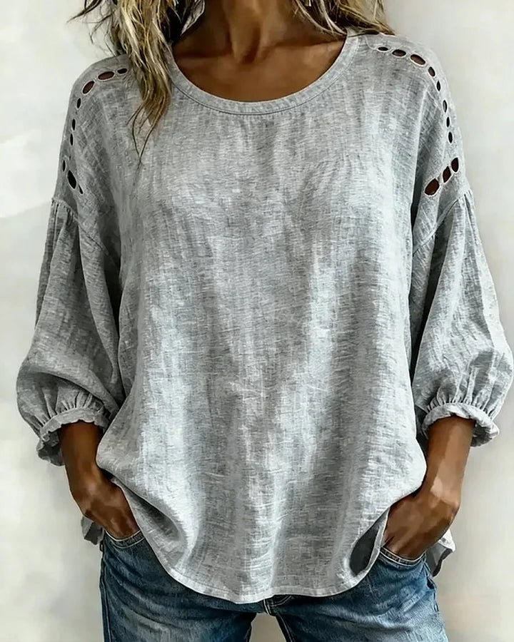Blusa de menina vazada em linho e algodão