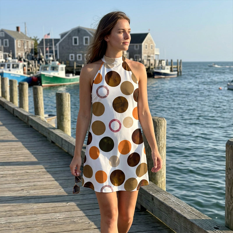 ✨ Vestido Evasê com Decote Halter que Realça a Silhueta – Estampado Poá, Sem Mangas, Perfeito para as Férias