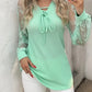 Elegante blusa comprida com decote em V e renda semitransparente