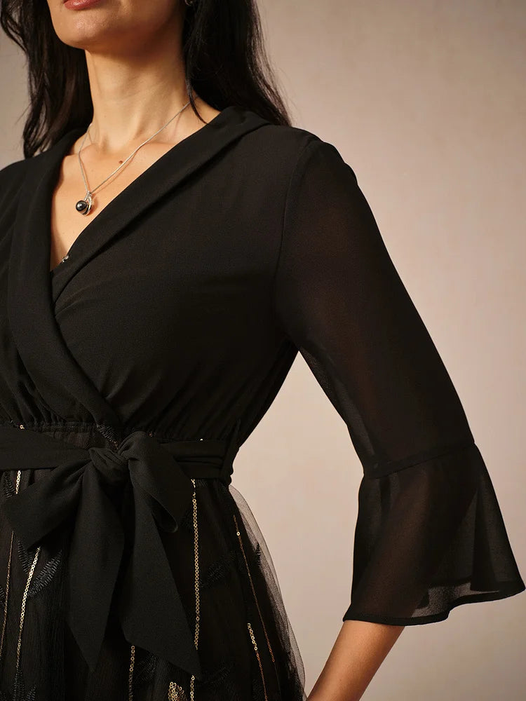 Vestido midi bordado com lantejoulas douradas