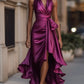 Vestido elegante em cetim com ombros descobertos e folhos