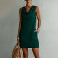 📢⏰ Vestido elegante e justo com decote drapeado – sem mangas, com bolsos laterais, versátil ✨
