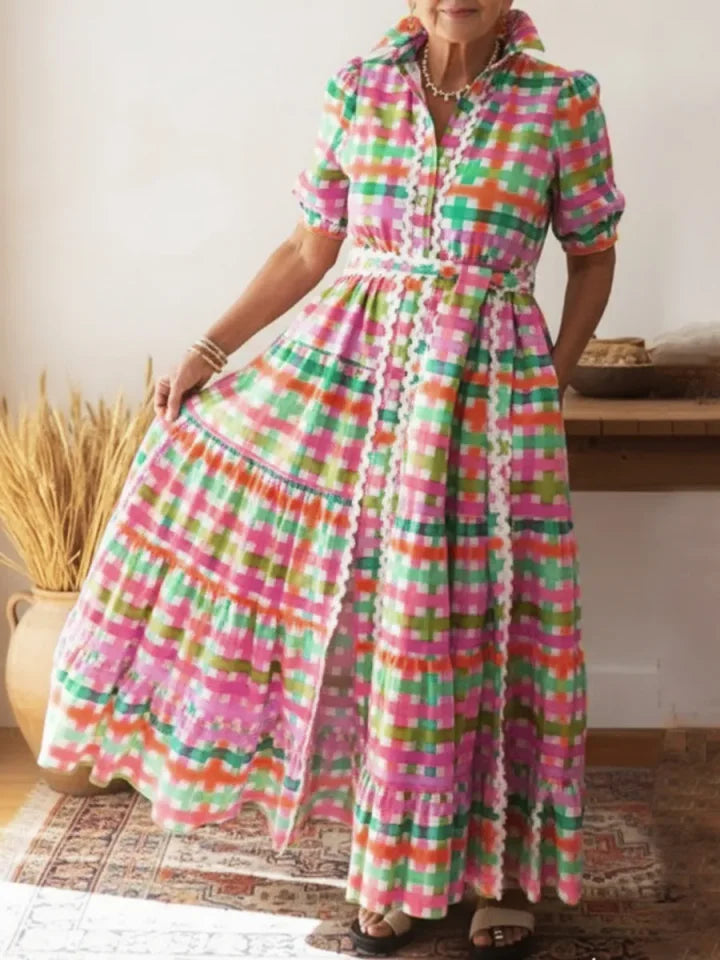 Vestido camiseiro com gola e estampado artístico de quadrados coloridos
