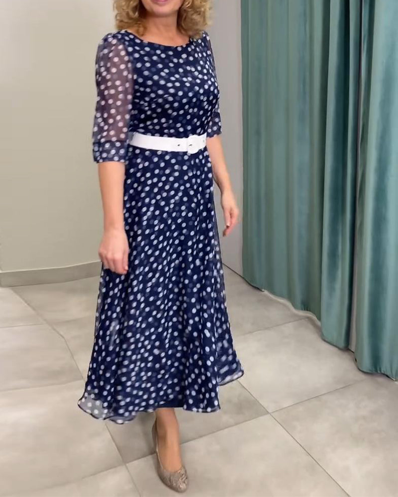 Vestido de manga curta em chiffon com bolinhas