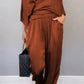 Conjunto de blusa e calças para menina com decote em V
