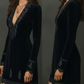 Vestido vintage em veludo preto com bordados e detalhes em renda