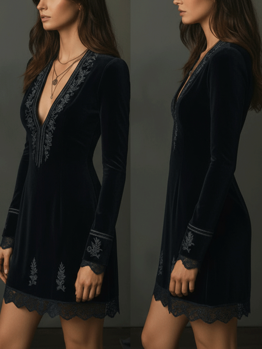 Vestido vintage em veludo preto com bordados e detalhes em renda