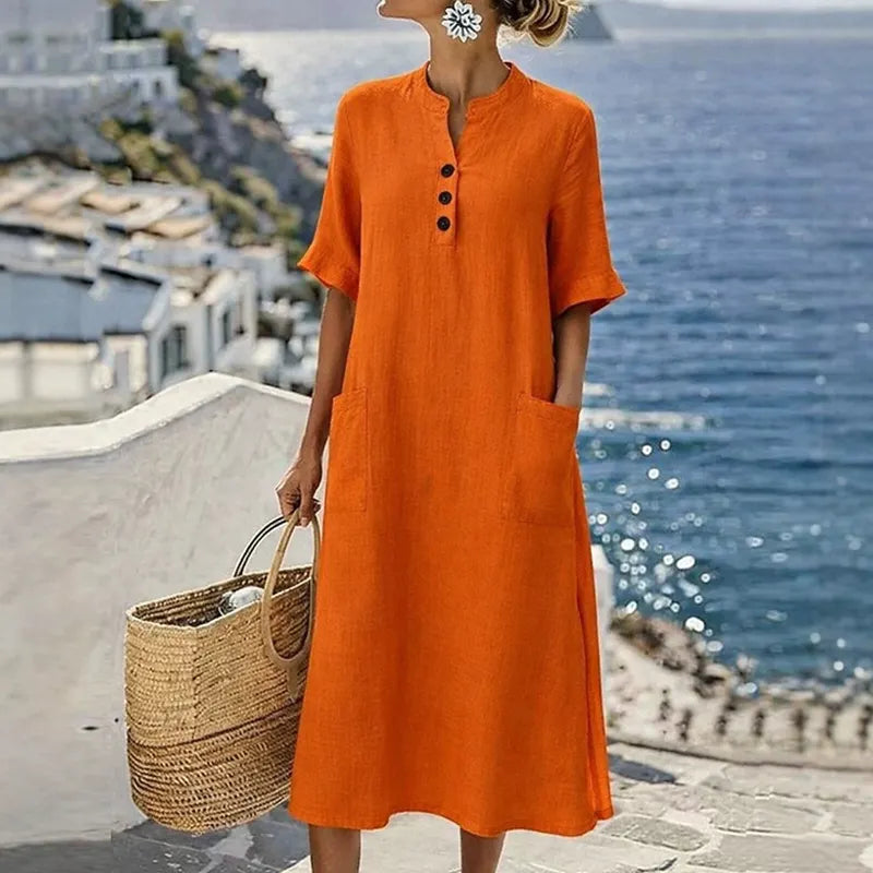 Vestido de mulher em algodão com botões e modelagem solta