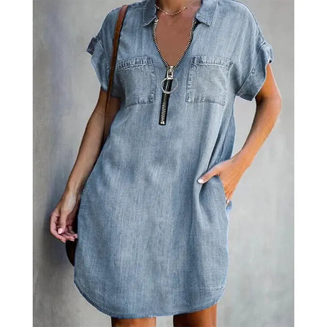 Vestido-camisa de ganga para menina de corte solto – vestido com gola, bolsos e fecho de correr.
