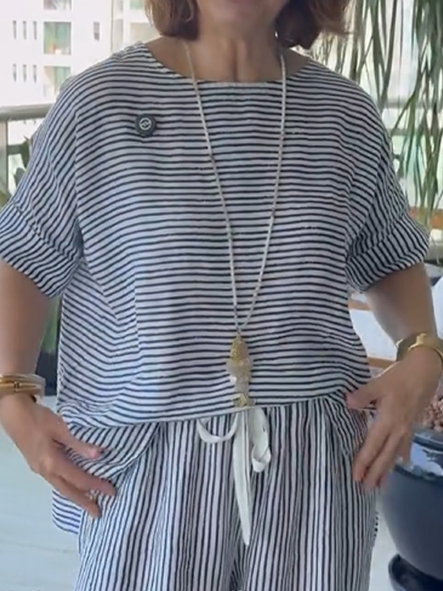 Conjunto de camisa de mulher às riscas de algodão e linho e bojo