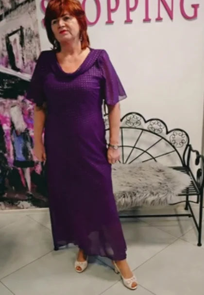 Vestido em chiffon com decote em V e strass