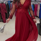 Vestido com racha e detalhes em renda
