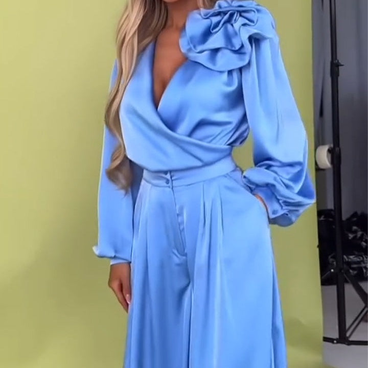 Abito lussuoso con camicia in raso e pantaloni larghi