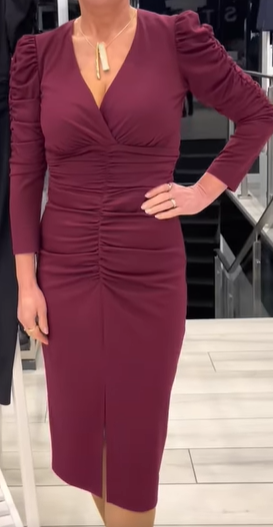 Vestido elegante para mulher, plissado, com decote em V