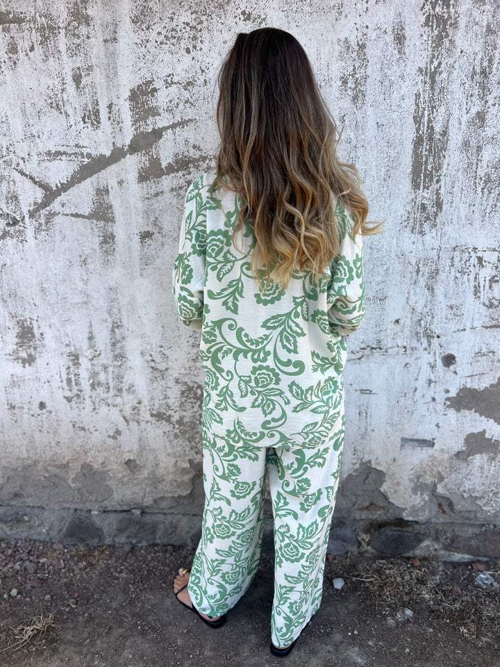 Camisa estampada para mulher com botões e calças largas (conjunto de 2)