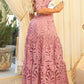 Vestido elegante para mulher com decote redondo e recortes
