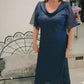 Vestido em chiffon com decote em V e strass