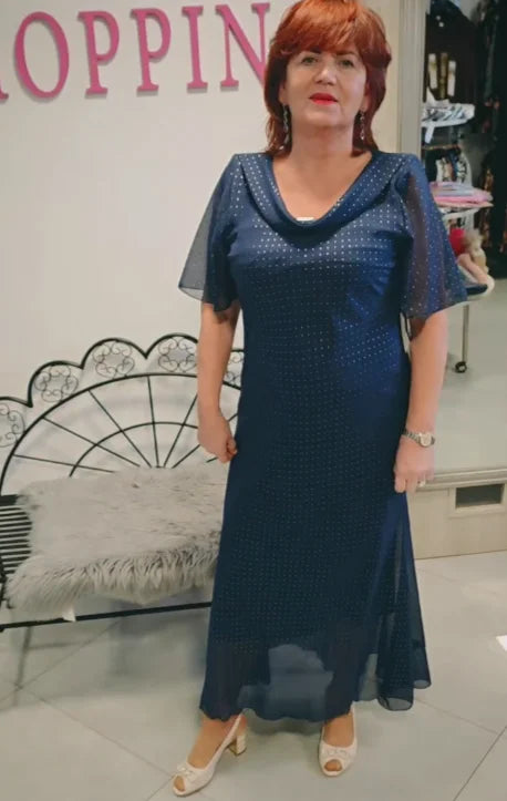 Vestido em chiffon com decote em V e strass