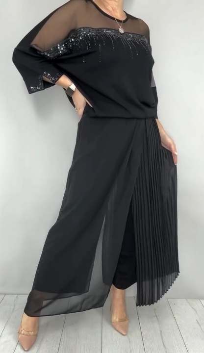Conjunto de blusa com decote redondo e painéis em tela + calças pantalonas plissadas