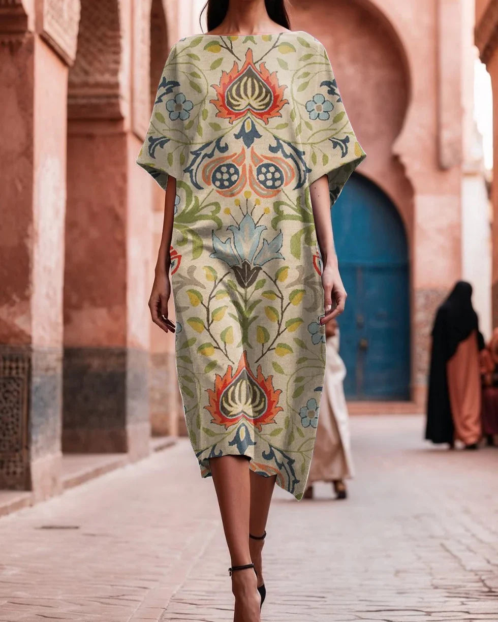 Vestido de mulher elegante de perna larga com estampado