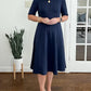 Vestido midi liso com mangas 3/4 e decote redondo