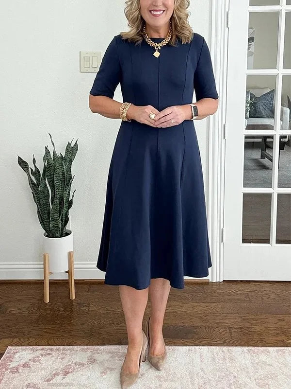 Vestido midi liso com mangas 3/4 e decote redondo