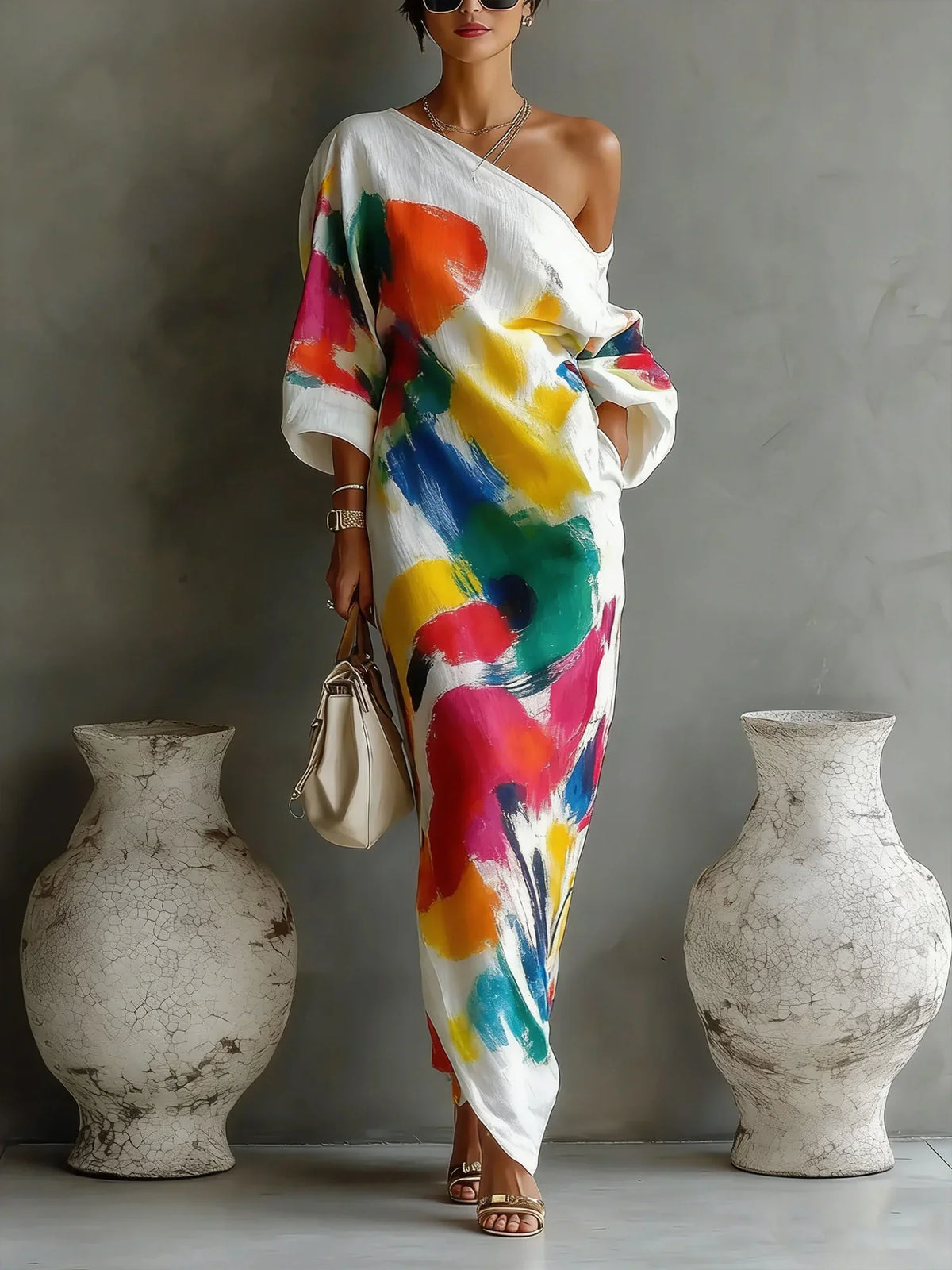 Vestido comprido para mulher com estampado artístico e um ombro só