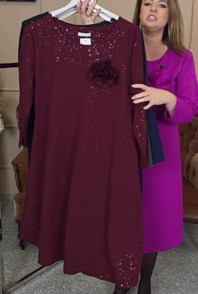 Vestido elegante com gola redonda